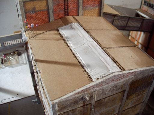 Dachkonstruktion mit Lampen&ouml;ffnung